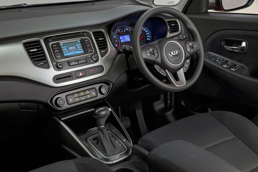 Интерьер Kia Rondo 2016 года  (AU) (фото 7 из 9)